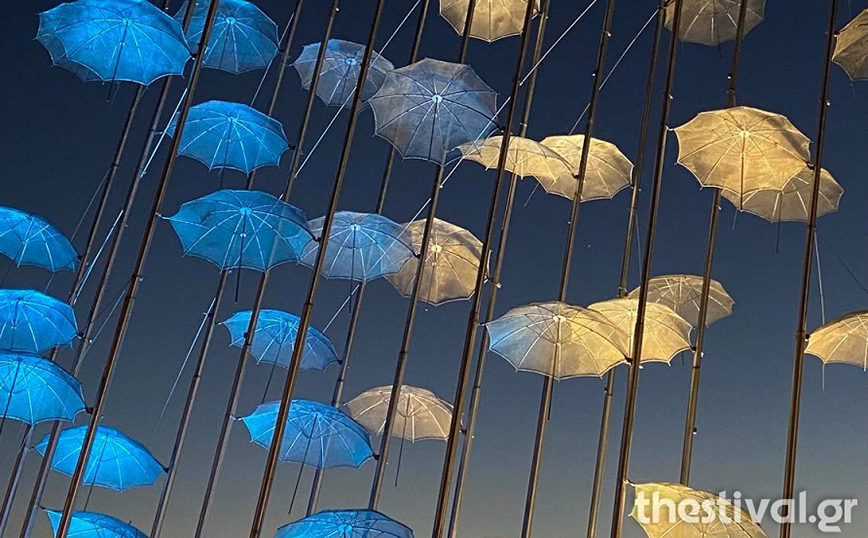 Στα γαλανόλευκα οι ομπρέλες Ζογγολόπουλου στη Θεσσαλονίκη Στα γαλανόλευκα οι ομπρέλες Ζογγολόπουλου στη Θεσσαλονίκη