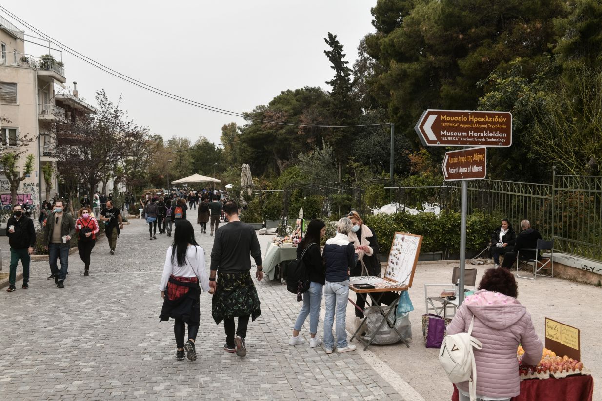 Στοιχεία &#8211; σοκ για τον κορονοϊό: Οι 20άρηδες στο στόχαστρο της πανδημίας