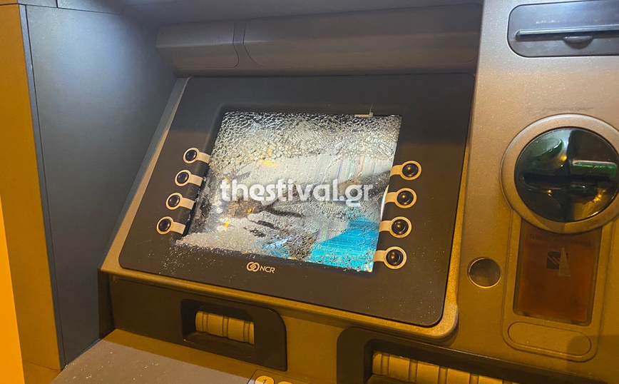 Θεσσαλονίκη: Ταυτόχρονη επίθεση σε τρεις τράπεζες τα μεσάνυχτα Θεσσαλονίκη: Ταυτόχρονη επίθεση σε τρεις τράπεζες τα μεσάνυχτα