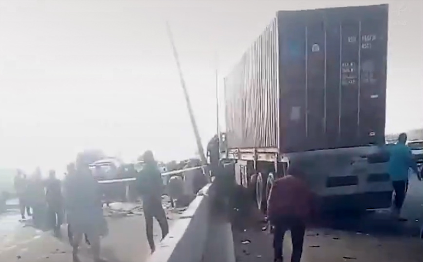 Τραγωδία στο Κάιρο: Φορτηγό καρφώθηκε σε λεωφορείο &#8211; 19 νεκροί