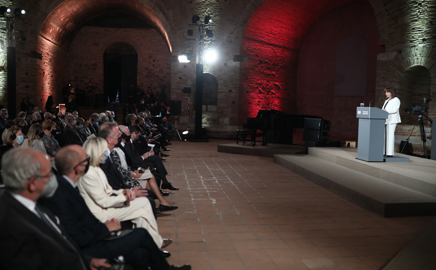 ΣΑΚΕΛΛΑΡΟΠΟΥΛΟΥ ΣΤΗΝ ΤΕΛΕΤΗ ΑΠΟΝΟΜΗΣ ΤΟΥ ΒΡΑΒΕΙΟΥ «ΑΥΤΟΚΡΑΤΕΙΡΑ ΘΕΟΦΑΝΩ» ΣΑΚΕΛΛΑΡΟΠΟΥΛΟΥ ΣΤΗΝ ΤΕΛΕΤΗ ΑΠΟΝΟΜΗΣ ΤΟΥ ΒΡΑΒΕΙΟΥ «ΑΥΤΟΚΡΑΤΕΙΡΑ ΘΕΟΦΑΝΩ»