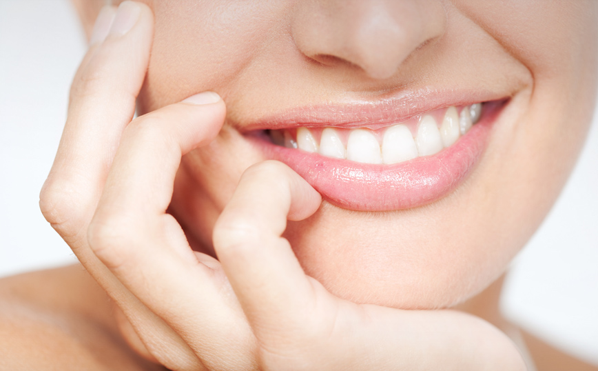 Χαμόγελο με λευκά δόντια Χαμόγελο με λευκά δόντια