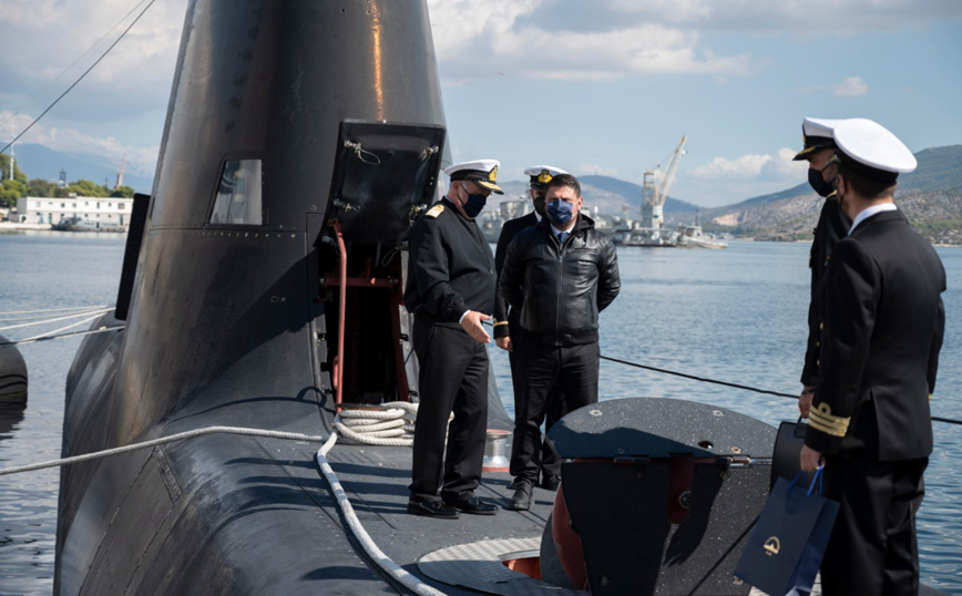 Ο Χαρδαλιάς στο ναύσταθμο της Σαλαμίνας