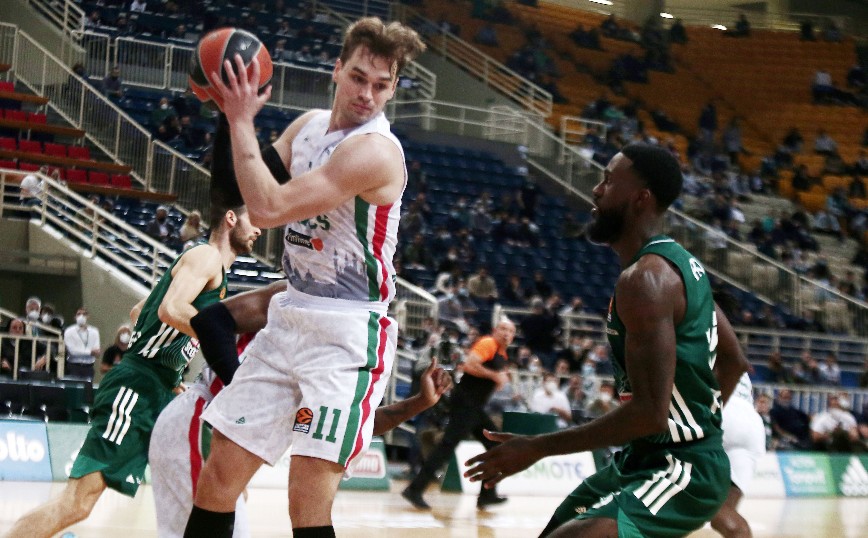 Έντονες αποδοκιμασίες στον Χεζόνια από τους οπαδούς του Παναθηναϊκού όποτε ακουμπάει μπάλα – Δείτε το βίντεο