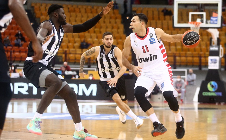 Φάση από τον αγώνα Ολυμπιακός - ΠΑΟΚ