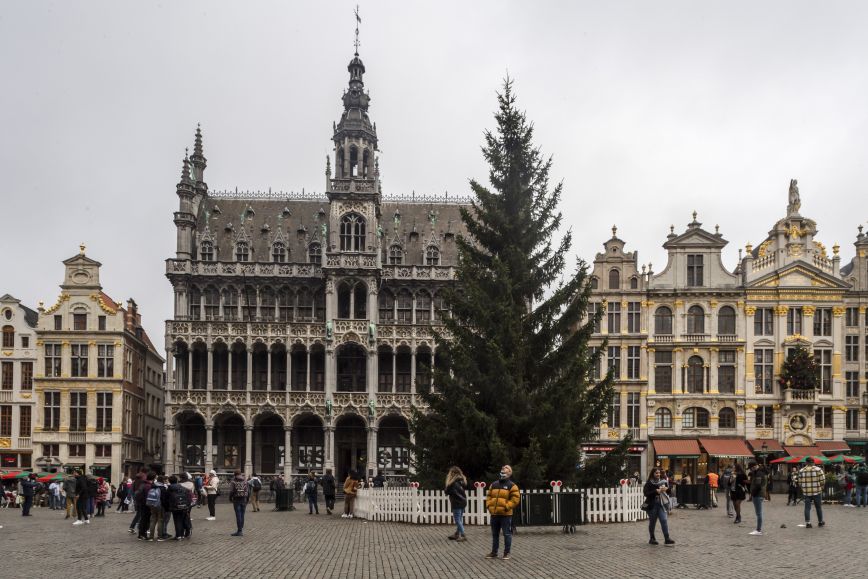 Κορονοϊός: Η πανδημία ρίχνει τη σκιά της πάνω από την Ευρώπη λίγο πριν τα Χριστούγεννα