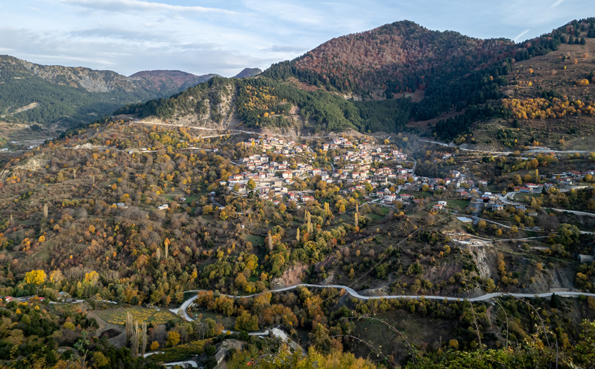 Πανοραμική άποψη του Ανήλιο στο Μέτσοβο Πανοραμική άποψη του Ανήλιο στο Μέτσοβο