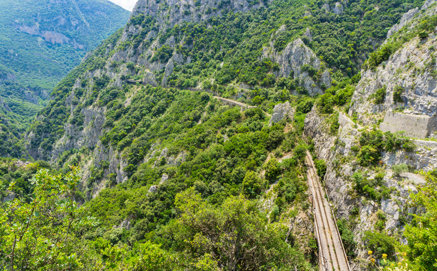 Το εντυπωσιακό φαράγγι του Ασωπού στην Οίτη Το εντυπωσιακό φαράγγι του Ασωπού στην Οίτη