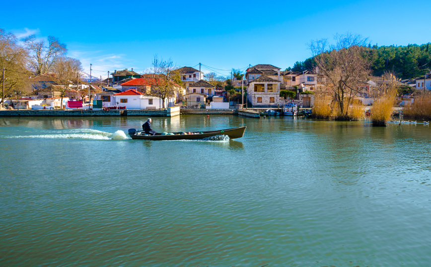 Η λίμνη Παμβώτιδα στα Ιωάννινα Η λίμνη Παμβώτιδα στα Ιωάννινα