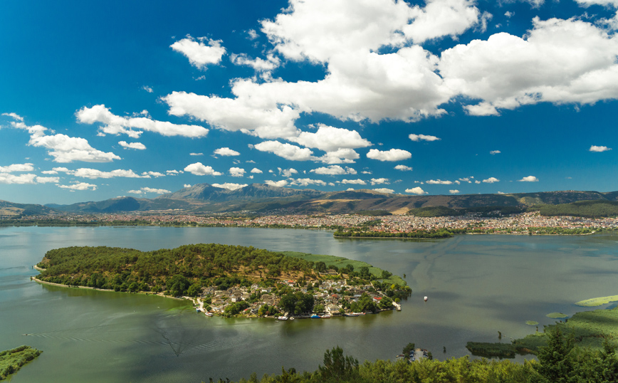 Η λίμνη Παμβώτιδα στα Ιωάννινα Η λίμνη Παμβώτιδα στα Ιωάννινα