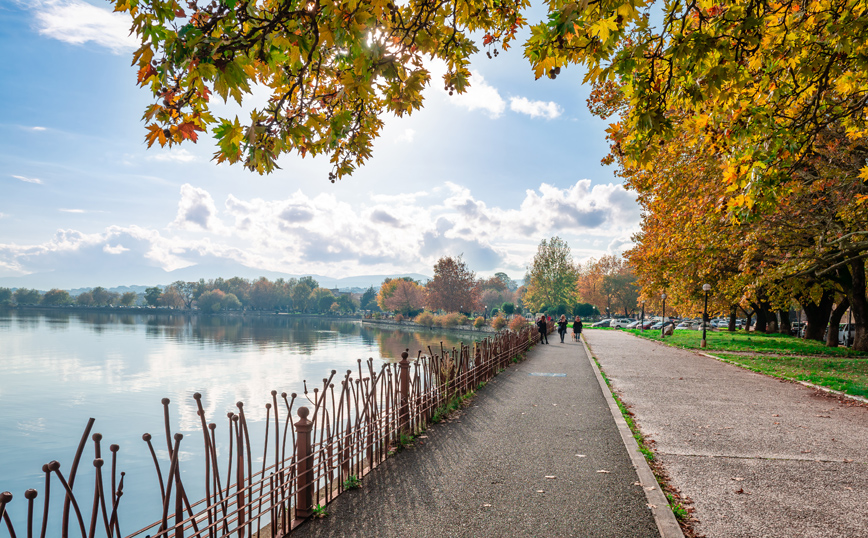 Η λίμνη Παμβώτιδα στα Ιωάννινα Η λίμνη Παμβώτιδα στα Ιωάννινα