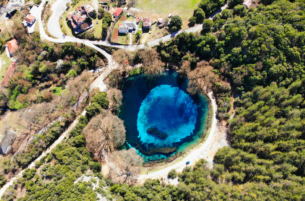 Λίμνη Λούρου: Η «γαλάζια λίμνη» της Ηπείρου