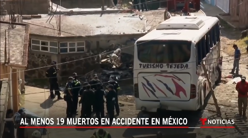 Μεξικό: Τραγωδία με 19 νεκρούς και 30 τραυματίες – Λεωφορείο προσέκρουσε σε σπίτι