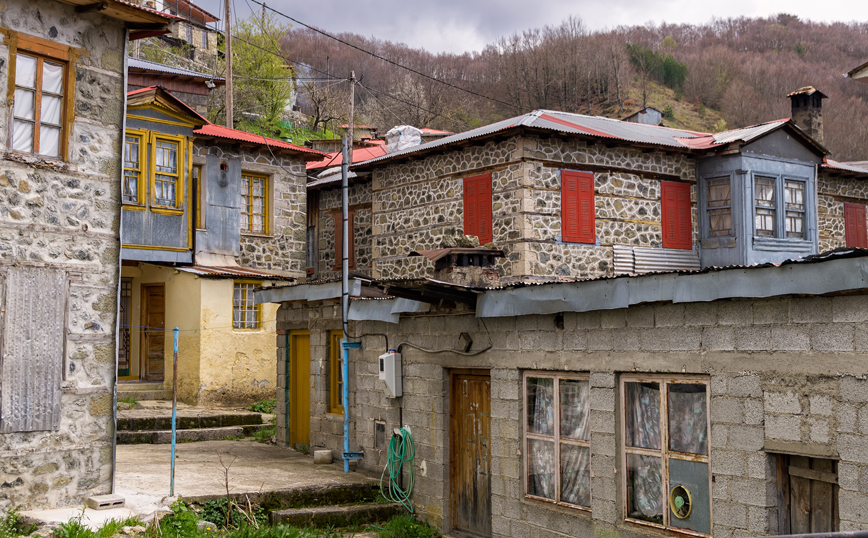 Πέτρινα κτίρια στη Μηλιά