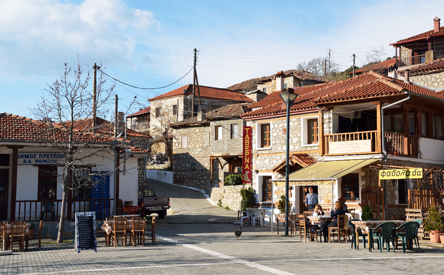Πέτρινα σπίτια στους Ψαράδες Πέτρινα σπίτια στους Ψαράδες
