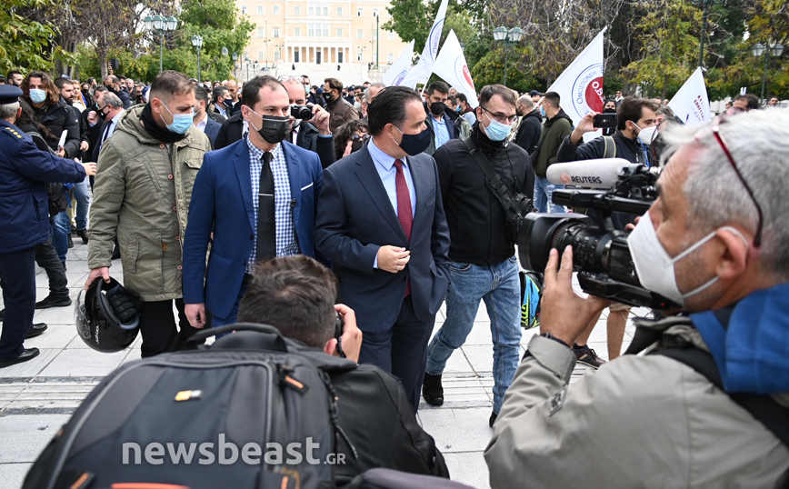 Απεργία στην εστίαση: Γιούχαραν τον Άδωνι Γεωργιάδη στο Σύνταγμα – «Θα μας πεις και αχάριστους!»