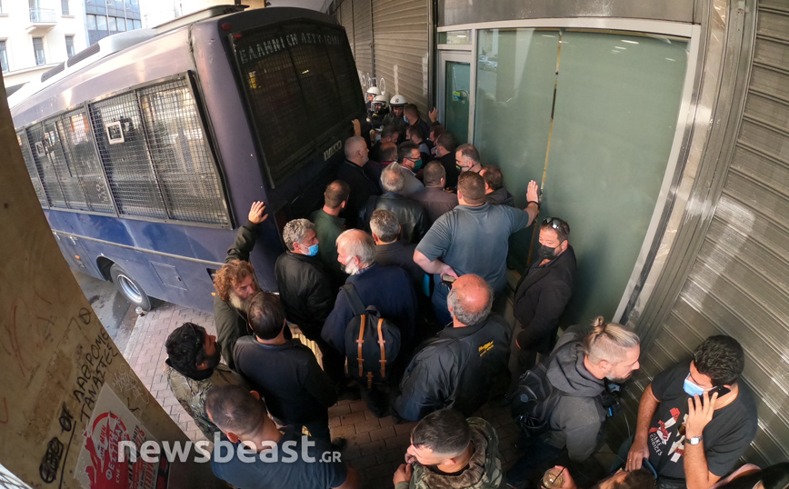 Έφτασαν στην Αθήνα πάνω από 1.500 αγρότες και κτηνοτρόφοι από την Κρήτη