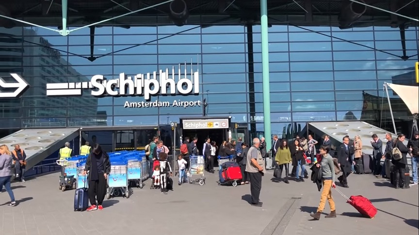 Ολλανδία: Πολλοί επιβάτες δύο πτήσεων από τη Νότια Αφρική πιθανόν έχουν μολυνθεί από την παραλλαγή &#8216;Ομικρον