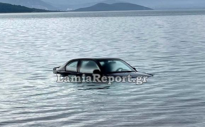 Έπεσε αυτοκίνητο στη θάλασσα στο Θεολόγο Φθιώτιδας Έπεσε αυτοκίνητο στη θάλασσα στο Θεολόγο Φθιώτιδας