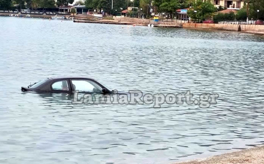 Έπεσε αυτοκίνητο στη θάλασσα στο Θεολόγο Φθιώτιδας Έπεσε αυτοκίνητο στη θάλασσα στο Θεολόγο Φθιώτιδας