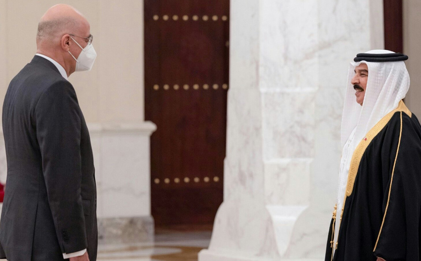 Στο Μπαχρέιν ο Νίκος Δένδιας – Συναντήθηκε με τον βασιλιά της χώρας