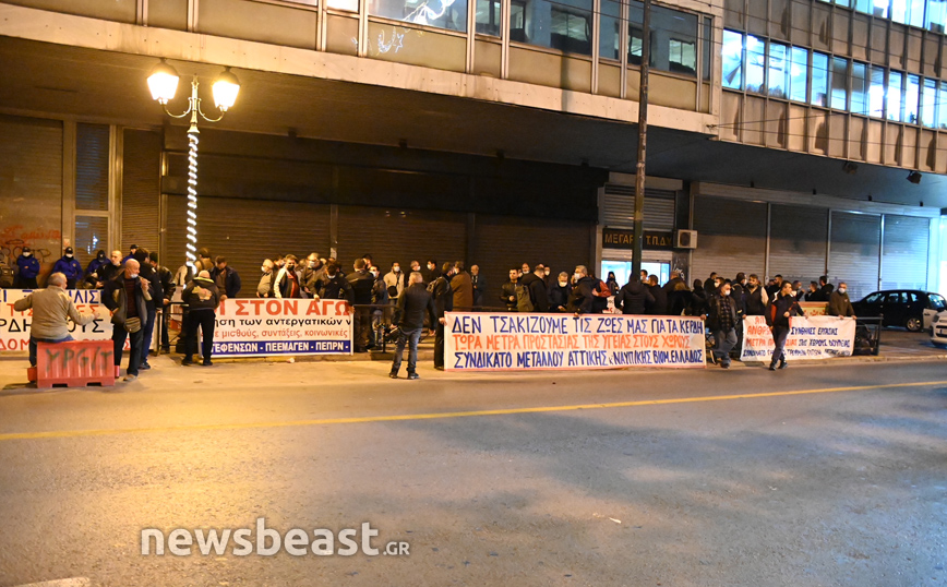 Διαμαρτυρία στο υπουργείο εργασίας Διαμαρτυρία στο υπουργείο εργασίας