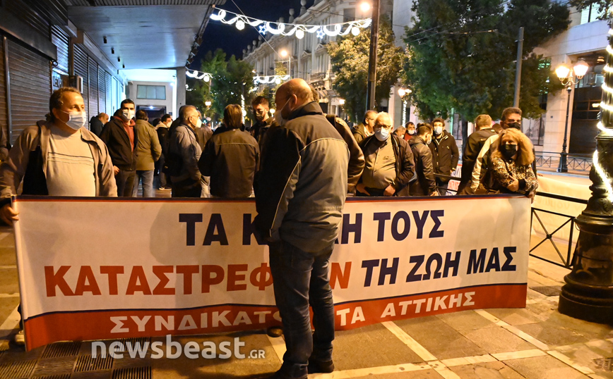 Διαμαρτυρία στο υπουργείο εργασίας Διαμαρτυρία στο υπουργείο εργασίας