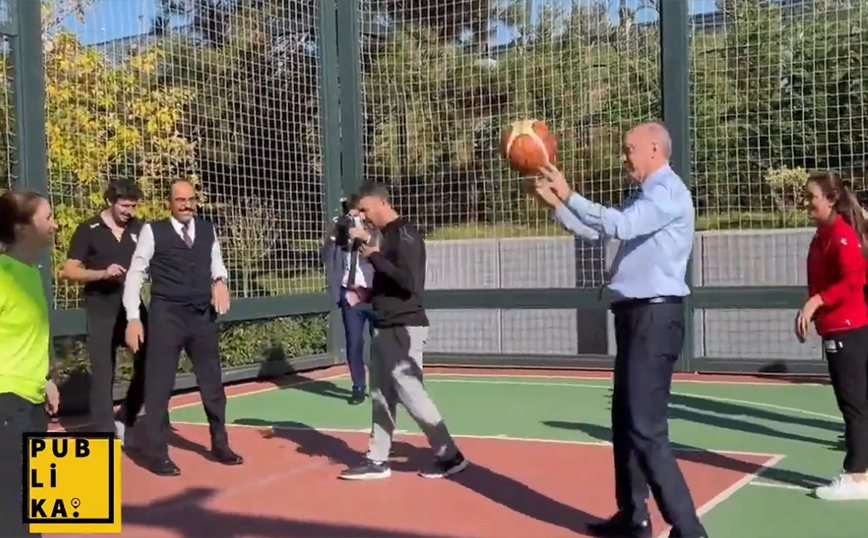 Ρετζέπ Ταγίπ Ερντογάν: Μετά τις φήμες για… εγκεφαλικό, παίζει μπάσκετ με νέους