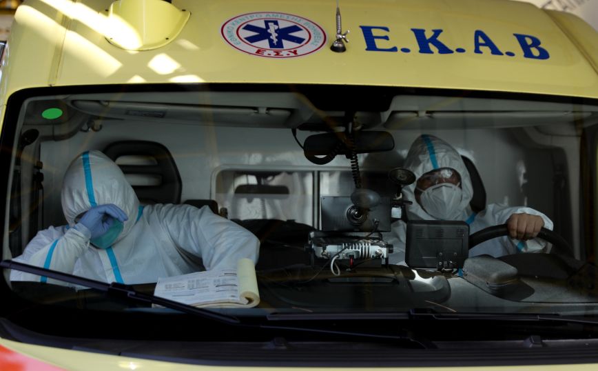 Τραυματιοφορείς στο ΕΚΑΒ Τραυματιοφορείς στο ΕΚΑΒ