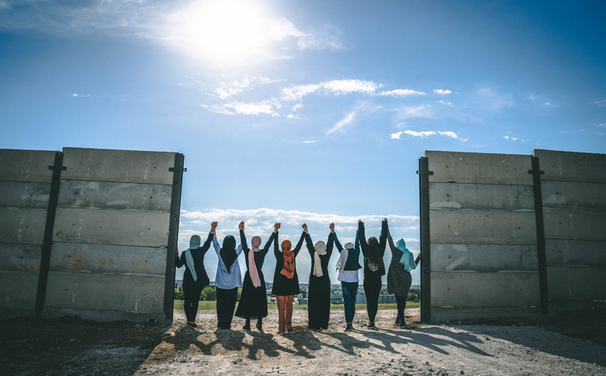 Θεσσαλονίκη: Έκθεση για τις «Φωνές των κοριτσιών» που μένουν σε δομή φιλοξενίας προσφύγων Θεσσαλονίκη: Έκθεση για τις «Φωνές των κοριτσιών» που μένουν σε δομή φιλοξενίας προσφύγων
