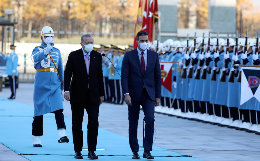 Ο Πέδρο Σάντσεθ στην Άγκυρα &#8211; Στόχος να πουλήσει πολεμικά πλοία στην Τουρκία