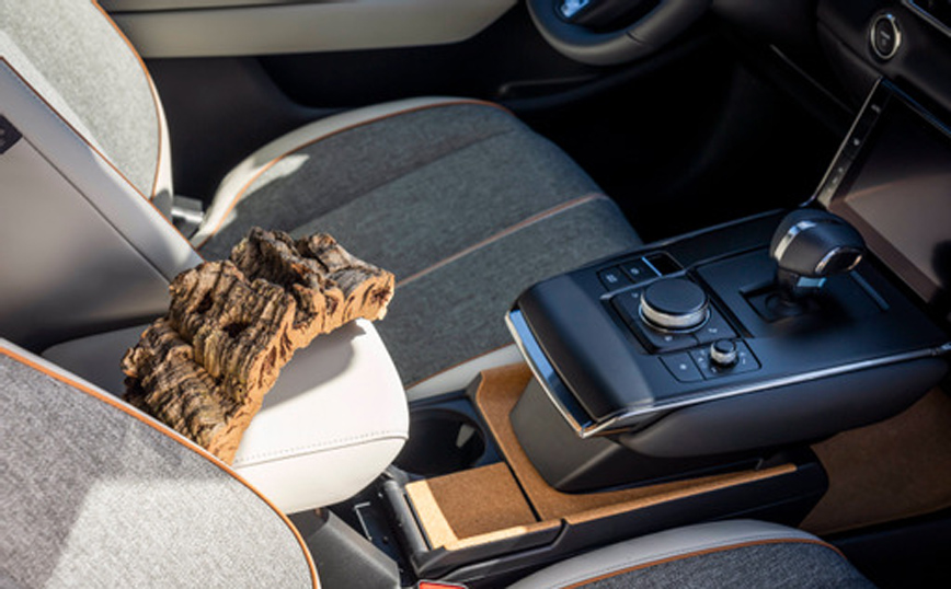 O φελλός εισβάλλει στην αυτοκινητοβιομηχανία O φελλός εισβάλλει στην αυτοκινητοβιομηχανία