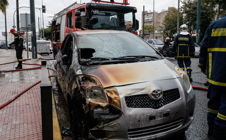 Φωτιά σε αποθήκη στον Πειραιά