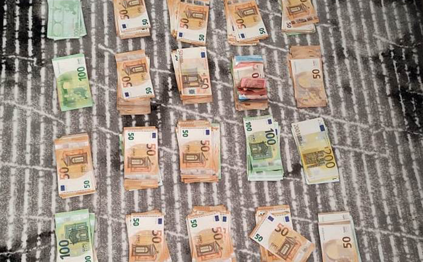 Τα χρήματα που βρέθηκαν στην κατοχή των μελών της οργάνωσης Τα χρήματα που βρέθηκαν στην κατοχή των μελών της οργάνωσης