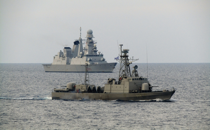Στην Ελλάδα η κεντρική διοίκηση της επιχείρησης «Ασπίδες» για την Ερυθρά Θάλασσα – Η Ιταλία θα έχει την ευθύνη «εν πλω»