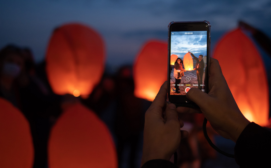 Φαναράκια στον ουρανό 15 πόλεων από τη ΝΔ για την Ημέρα εξάλειψης της βίας κατά των γυναικών Φαναράκια στον ουρανό 15 πόλεων από τη ΝΔ για την Ημέρα εξάλειψης της βίας κατά των γυναικών