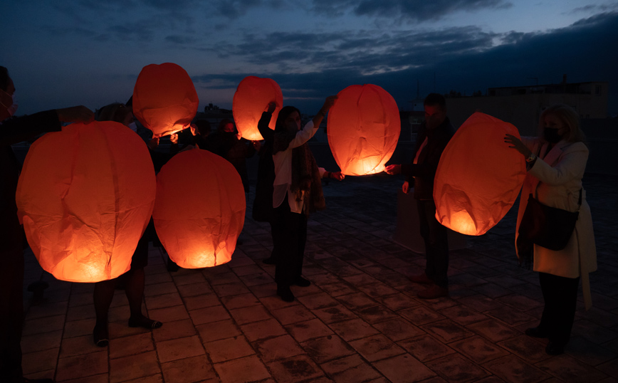 Φαναράκια στον ουρανό 15 πόλεων από τη ΝΔ για την Ημέρα εξάλειψης της βίας κατά των γυναικών Φαναράκια στον ουρανό 15 πόλεων από τη ΝΔ για την Ημέρα εξάλειψης της βίας κατά των γυναικών