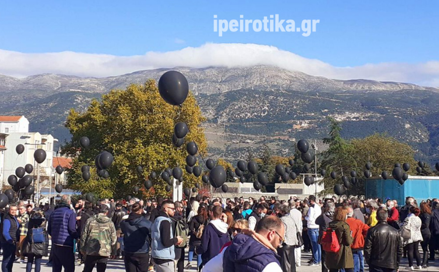 Διαμαρτυρία με μαύρα μπαλόνια από τους εργαζόμενους της εστίασης