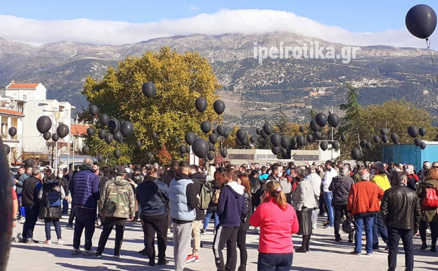 Διαμαρτυρία με μαύρα μπαλόνια από τους εργαζόμενους της εστίασης