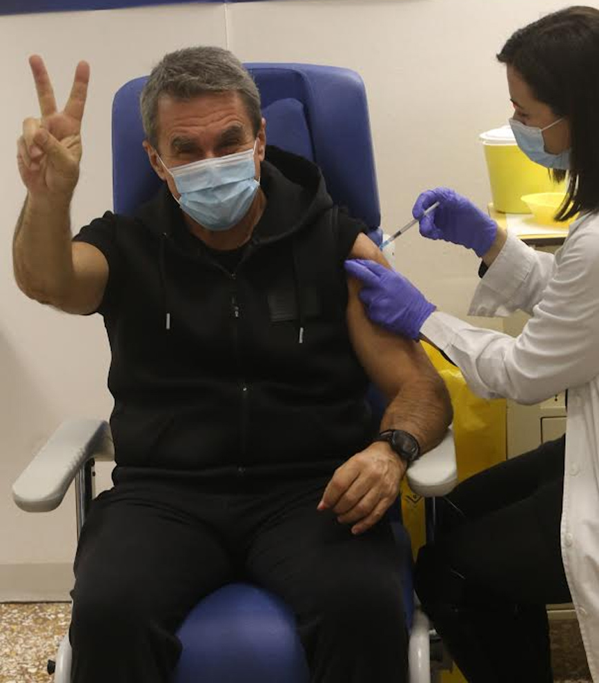 Ο Ανδρέας Λοβέρδος έκανε την τρίτη δόση του εμβολίου