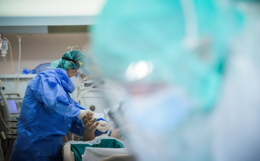 Κορονοϊός – Σέρρες: Ασθενής ζήτησε από νοσηλεύτρια να του τραγουδήσει και λίγες μέρες μετά πέθανε μαζί με τη γυναίκα του