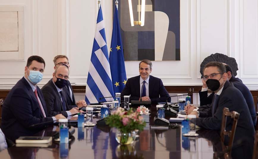 Όχι Μητσοτάκη σε τεχνητούς διχασμούς – «Με το εμβόλιο παίρνουμε τη ζωή μας πίσω και προχωράμε»