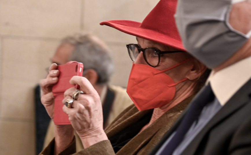 Ίνγκεμποργκ Μπέουχελ: Φεύγω από την Ελλάδα, δεν μπορώ να περπατήσω μόνη και να φορέσω το κόκκινο καπέλο μου