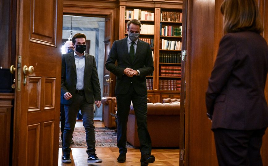 Μητσοτάκης με νεαρό Κωνσταντίνο στη Σακελλαροπούλου Μητσοτάκης με νεαρό Κωνσταντίνο στη Σακελλαροπούλου