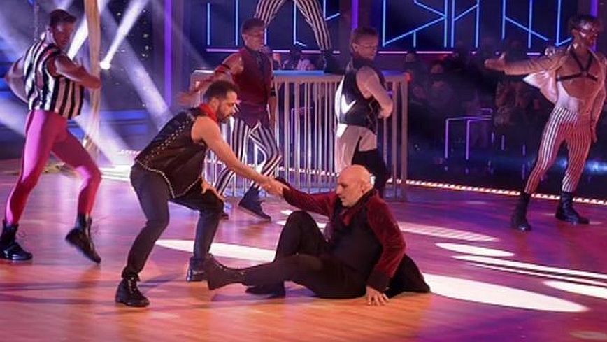 DWTS: Σάρωσε το παρκέ ο Νίκος Μουτσινάς με χορογραφία – υπερθέαμα