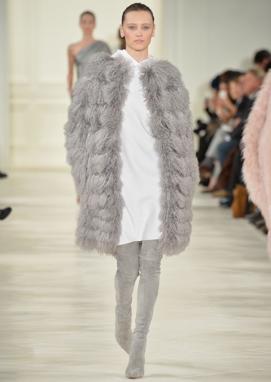 Πώς να φορέσετε τις μπότες πάνω από το γόνατο Πώς να φορέσετε τις μπότες πάνω από το γόνατο