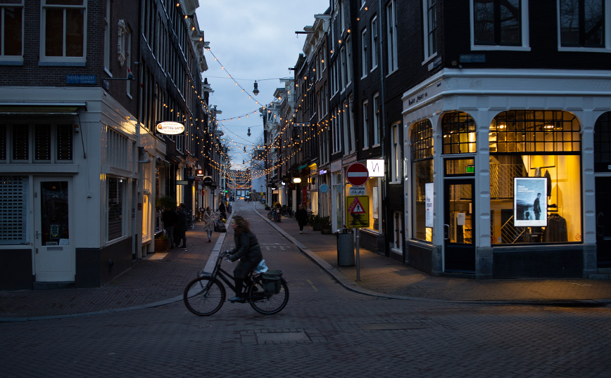 Κορονοϊός &#8211; Ολλανδία: Οι ειδικοί προτείνουν επιπλέον μέτρα λόγω της μετάλλαξης Όμικρον