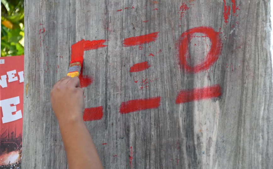 Σύνθημα στην είσοδο του Πολυτεχνείου