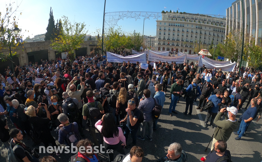 Στο Σύνταγμα οι σταφιδοπαραγωγοί  &#8211; Κλειστή η Βασιλίσσης Σοφίας