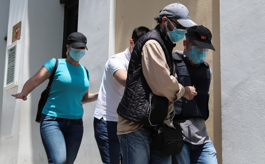 «Ψευτογιατρός»: Με κορονοϊό στον Ευαγγελισμό ο κατηγορούμενος «Dr Kontos»